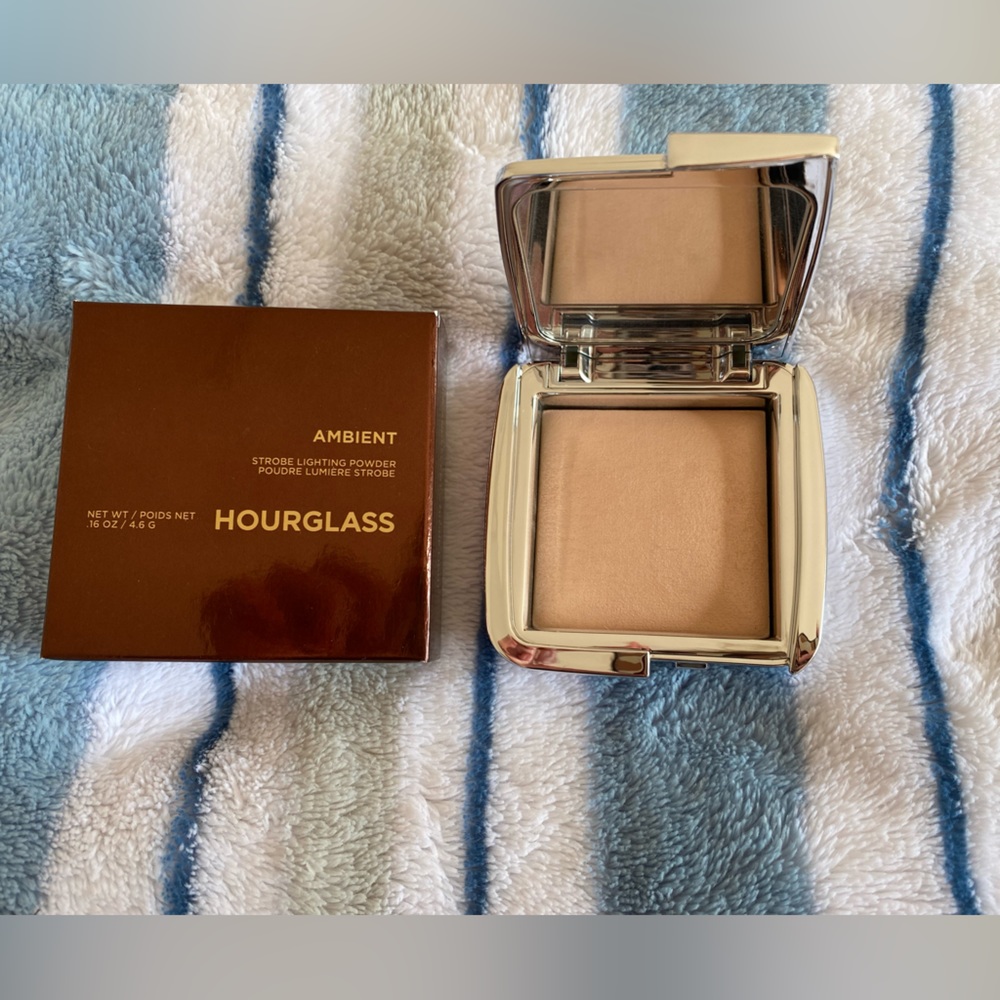 Hourglass Ambient Strobe Lighting Powder in Incandescent Light